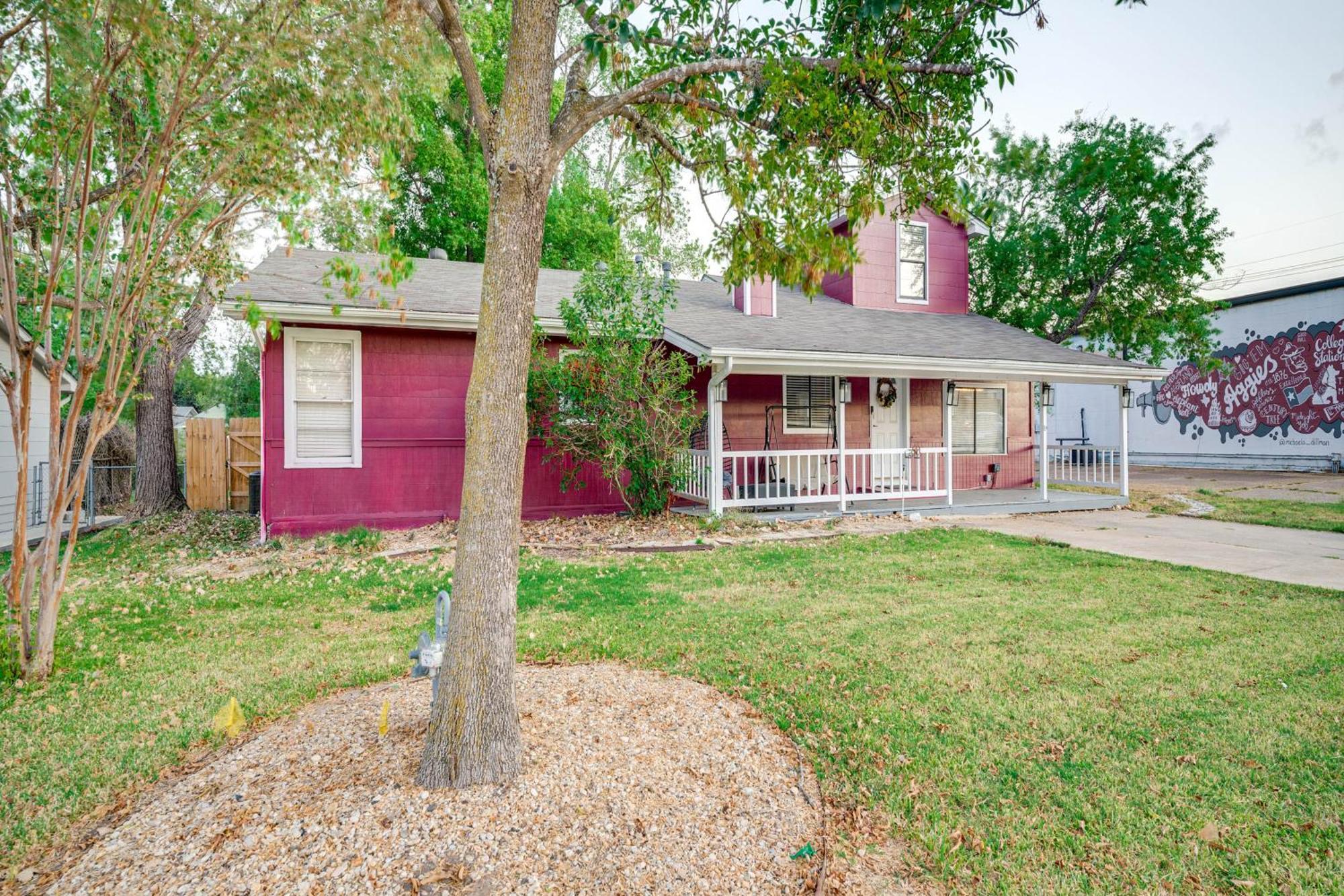 Aggie Game Day Retreat About 1 Mi To Texas A And M! Villa Bryan Exterior photo